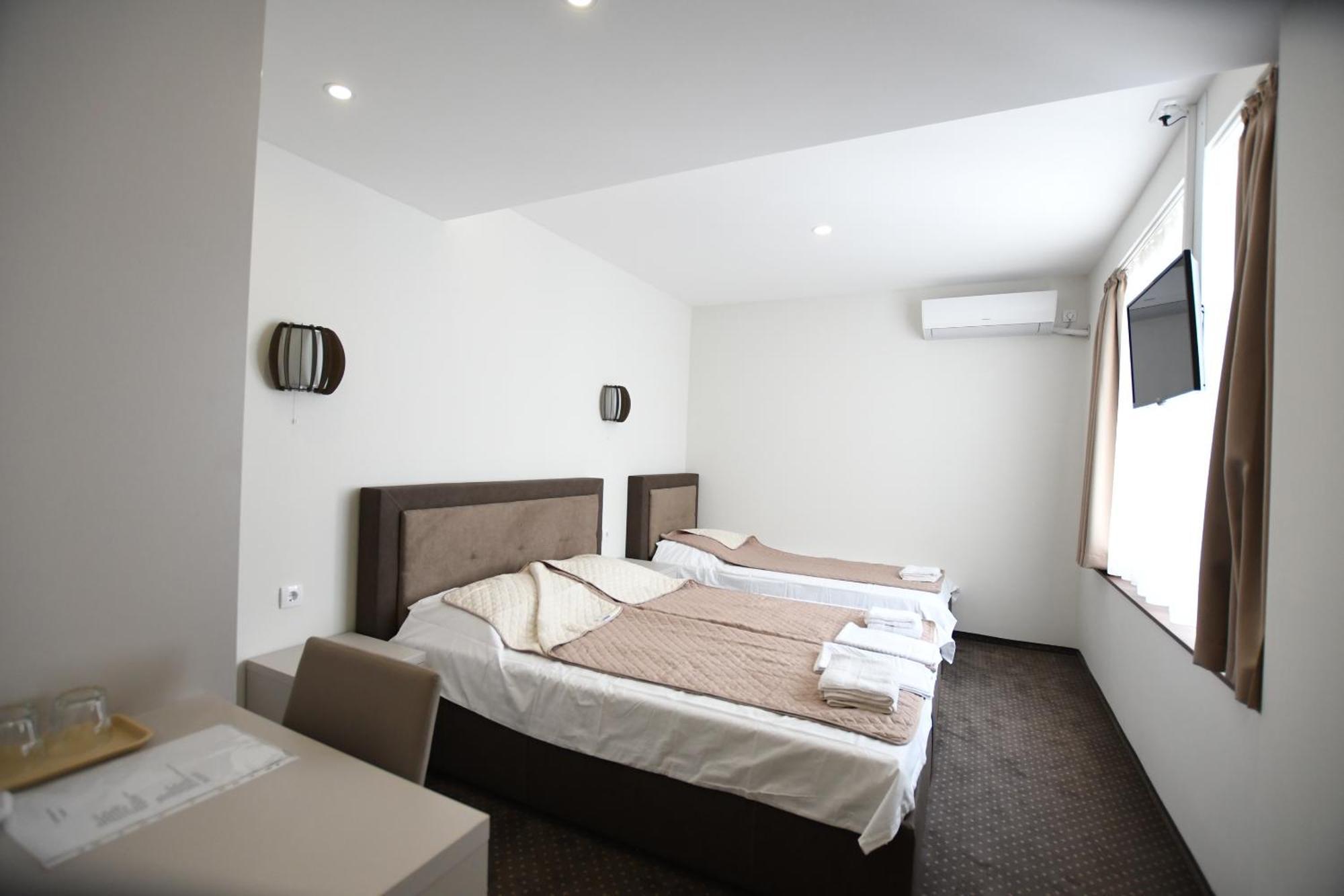 Atrijum Apartments And Rooms Kladovo Exterior photo