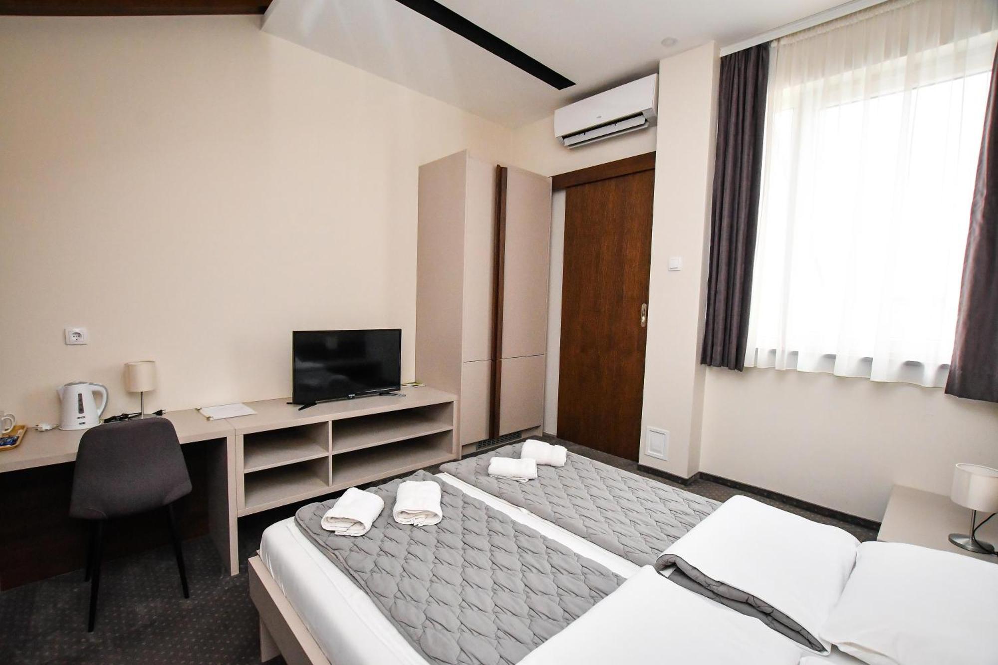 Atrijum Apartments And Rooms Kladovo Exterior photo